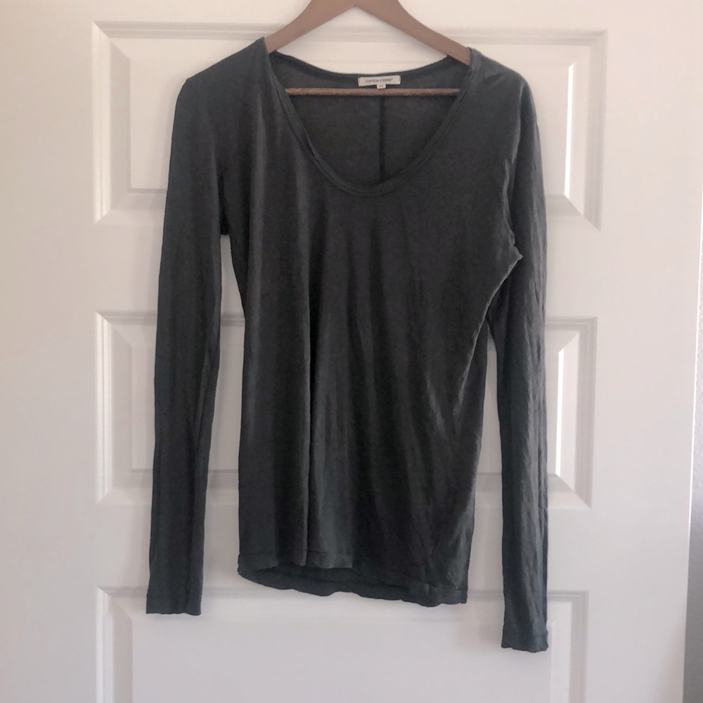 Long sleeve tee.